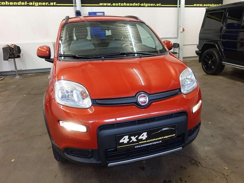 Gebraucht Fiat Panda 4x4 Rock 84 PS (61 kW) 2016 Rot Kleinwagen
