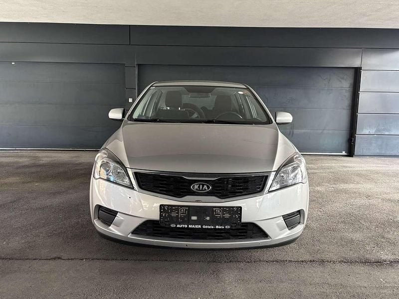 Gebraucht Kia Ceed Vision 90 PS (66 kW) 2011 Grau Kleinwagen