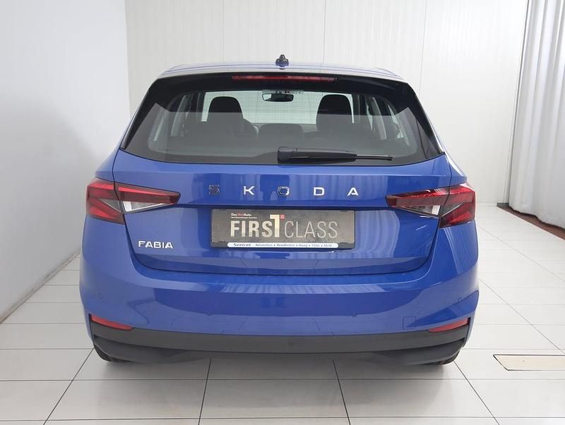 Neu Skoda Fabia Essence 80 PS (58 kW) 2026 Mittelblau  normal Kleinwagen