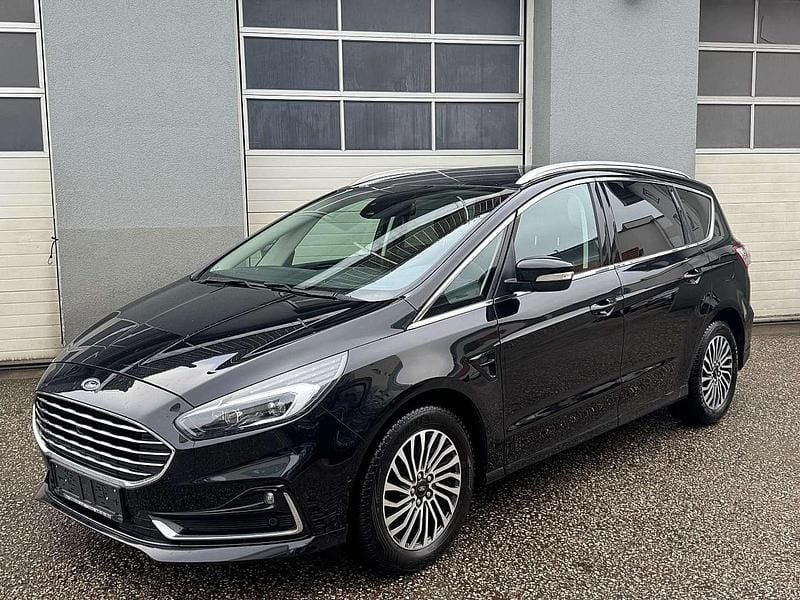 Schwarz Gebraucht 2020 Ford S-MAX Titanium Van / Kleinbus | € 25.990 (Fairer Preis) - Bild 1/4
