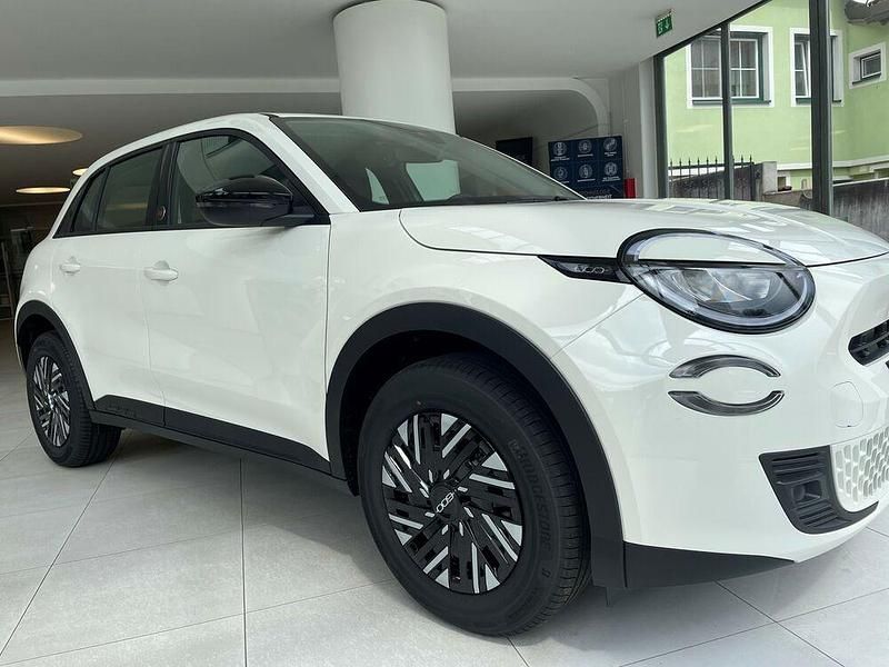 Gebraucht Fiat 600E Red 114 kW (156 PS) 2025 SUV