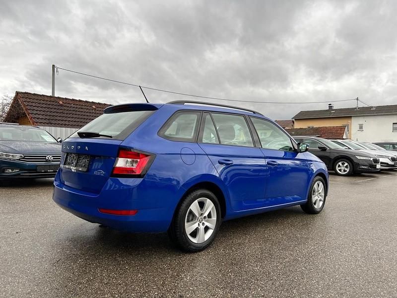 Gebraucht Skoda Fabia Ambition 95 PS (69 kW) 2021 Blau Kombi