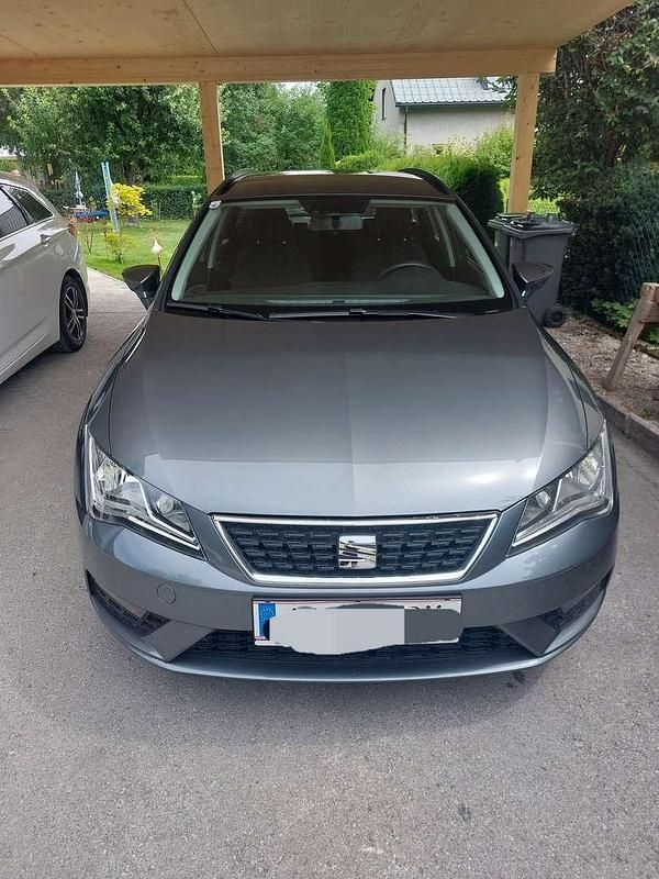 Grau Gebraucht 2018 Seat Leon ST Reference Kombi | € 12.000 (Fairer Preis) - Bild 1/4