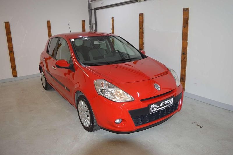 Rot Gebraucht 2011 Renault Clio II Authentique Kleinwagen | € 3.990 (Guter Preis) - Bild 1/4