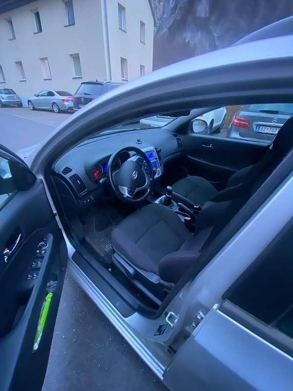 Gebraucht Hyundai i30 90 PS (66 kW) 2011 Silber Kombi