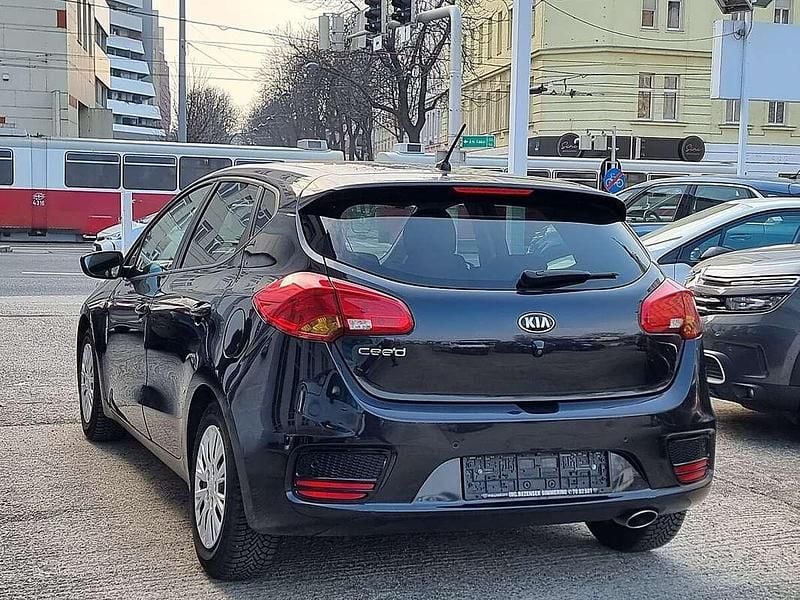 Gebraucht Kia Ceed 101 PS (74 kW) 2016 Schwarz Kleinwagen