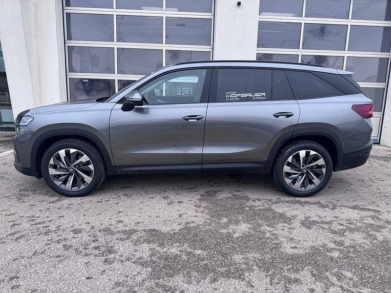 Neu Skoda Kodiaq Selection 150 PS (110 kW) 2026 Mittelgrau  metallic SUV