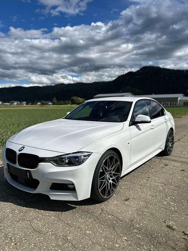 Gebraucht BMW 330 M Sport 258 PS (189 kW) 2016 Weiß Limousine