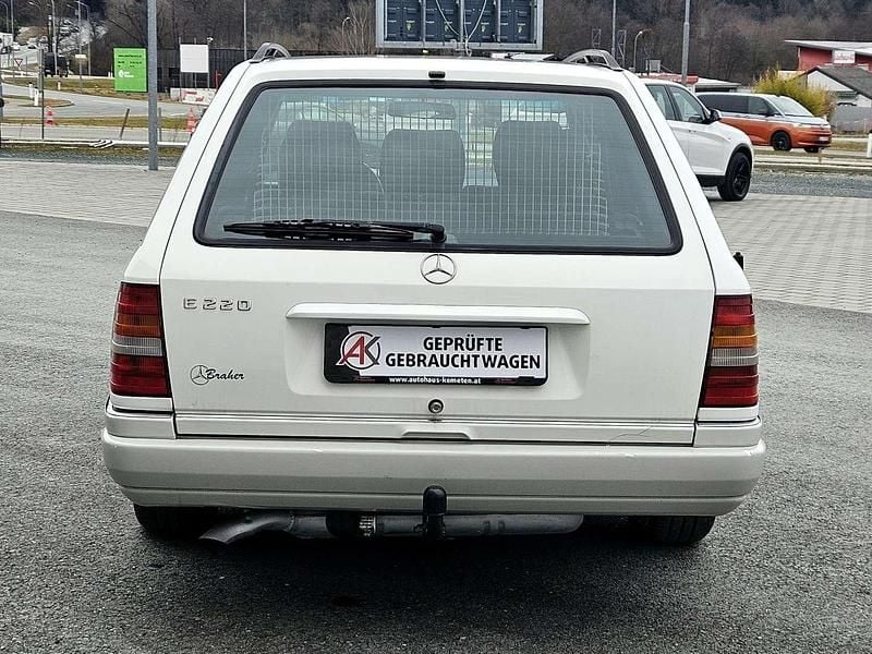 Gebraucht Mercedes E220 150 PS (110 kW) 1994 Weiß Kombi