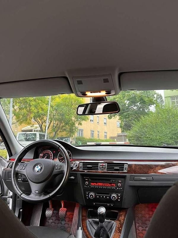 Gebraucht BMW 318 129 PS (94 kW) 2008 Silber Limousine