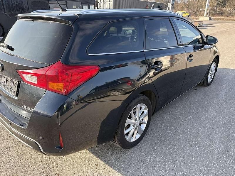 Gebraucht Toyota Auris Lounge 124 PS (91 kW) 2013 Kombi