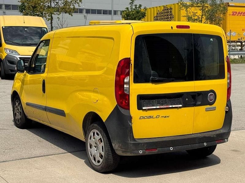 Gebraucht Fiat Doblò Basis 95 PS (69 kW) 2018 Gelb Van / Kleinbus