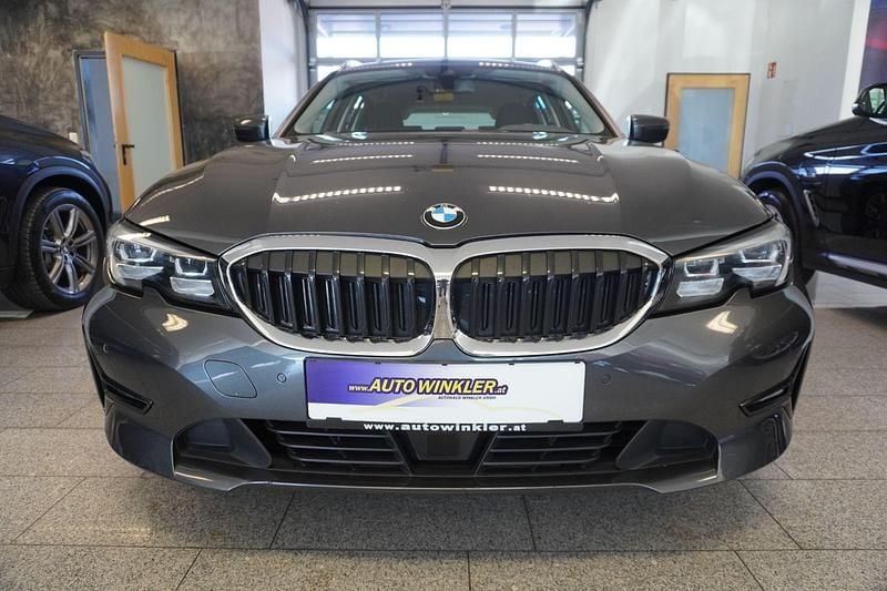 Gebraucht BMW 330e 292 PS (214 kW) 2021 Grau Kombi
