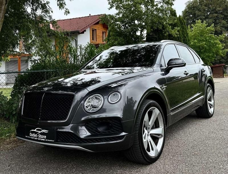 Grau Gebraucht 2017 Bentley Bentayga SUV | € 147.990 - Bild 1/4