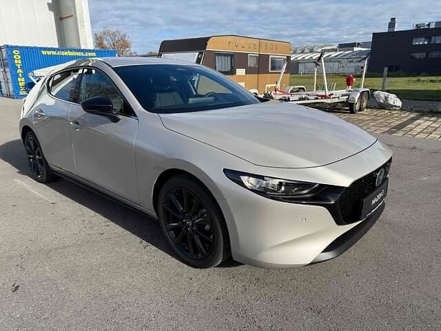 Neu Mazda 3 140 PS (102 kW) 2025 Silber sonderlackierung Limousine