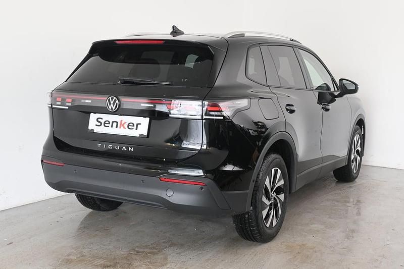 Neu VW Tiguan 150 PS (110 kW) 2026 Schwarz  metallic SUV