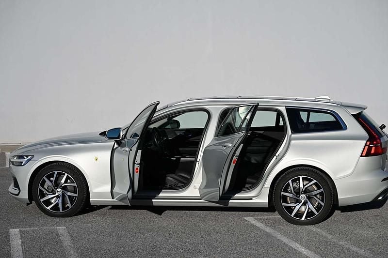 Gebraucht Volvo V60 Inscription 250 PS (183 kW) 2020 Silber Kombi