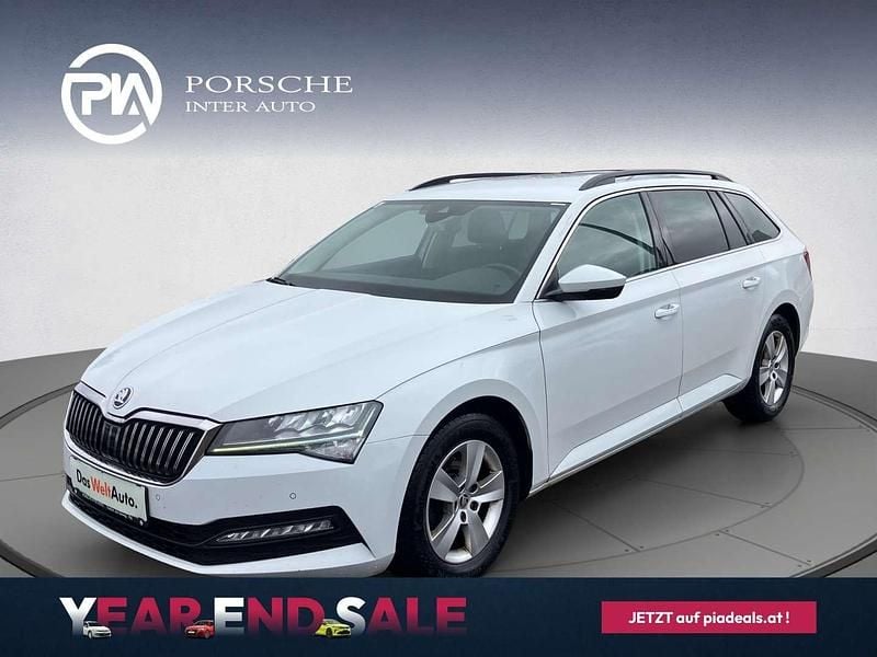 Weiss metallic Gebraucht 2021 Skoda Superb Ambition Kombi | € 17.460 (Superpreis) - Bild 1/4