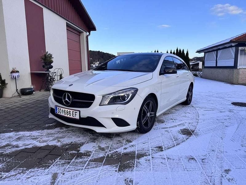 Gebraucht Mercedes CLA200 Shooting Brake 136 PS (100 kW) 2015 Weiß Kombi