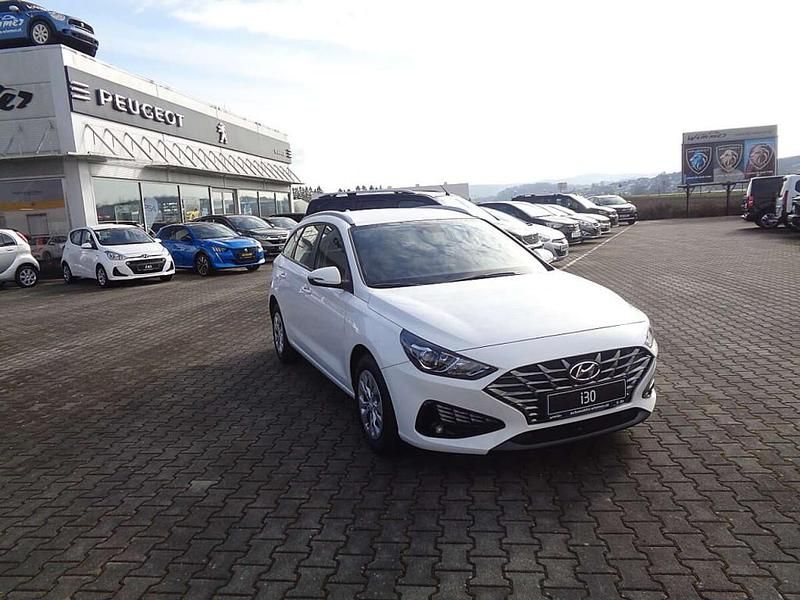 Gebraucht Hyundai i30 120 PS (88 kW) 2020 Weiß Kombi