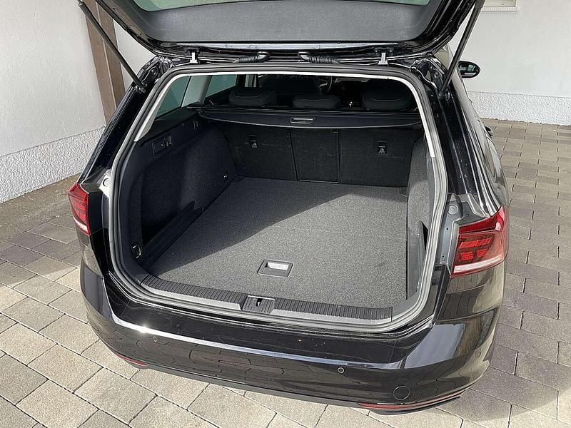 Gebraucht VW Passat Business 150 PS (110 kW) 2024 Schwarz Kombi