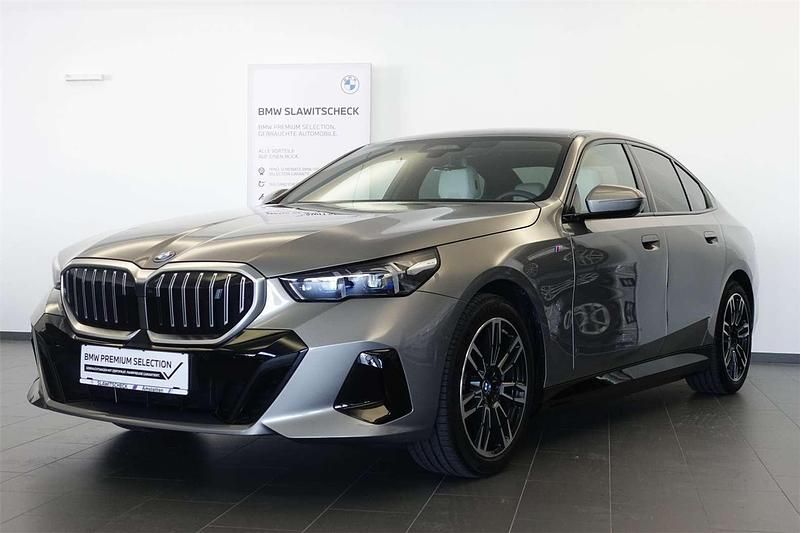 Grau Gebraucht 2024 BMW i5 M Sport Limousine | € 54.900 - Bild 1/4