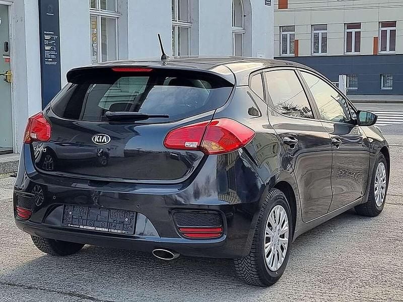 Gebraucht Kia Ceed 101 PS (74 kW) 2016 Schwarz Kleinwagen