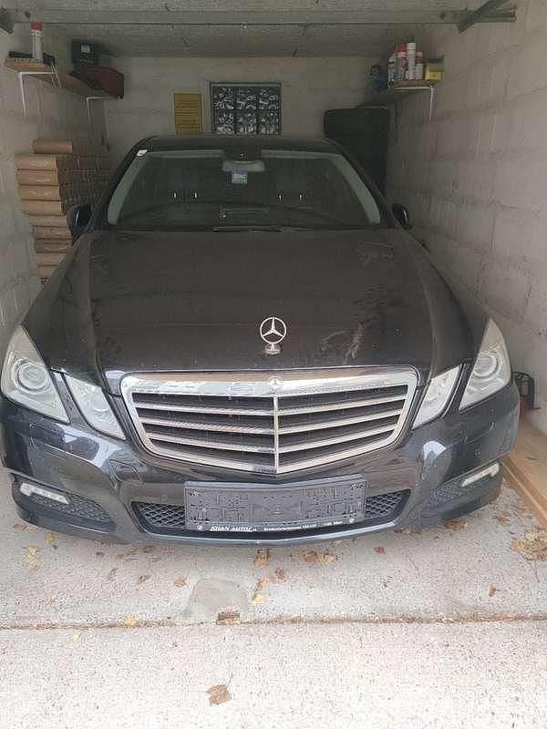 Gebraucht 2010 Mercedes E250 Limousine | € 13.500 - Bild 1/4