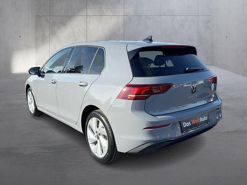 Neu VW Golf VIII 116 PS (85 kW) 2026 Mittelblau  normal Limousine