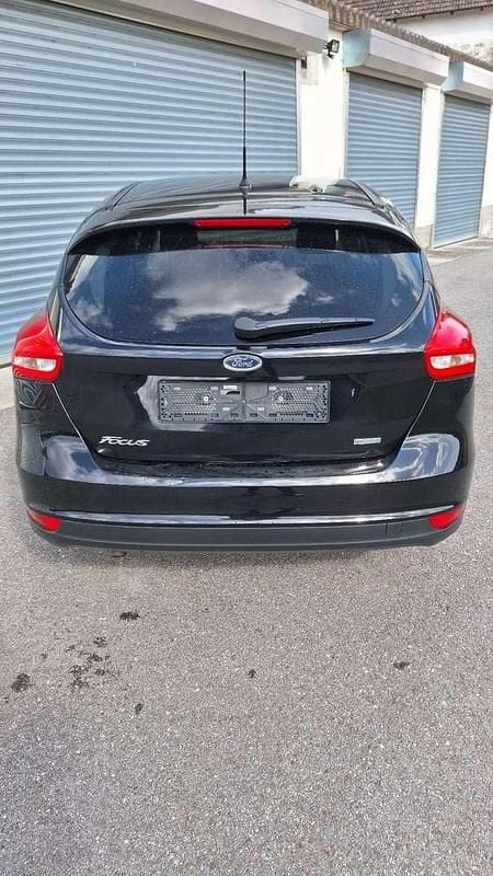 Gebraucht Ford Focus Trend 101 PS (74 kW) 2016 Schwarz Limousine