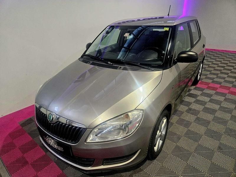 Gebraucht Skoda Fabia Classic 60 PS (44 kW) 2012 Grau Limousine