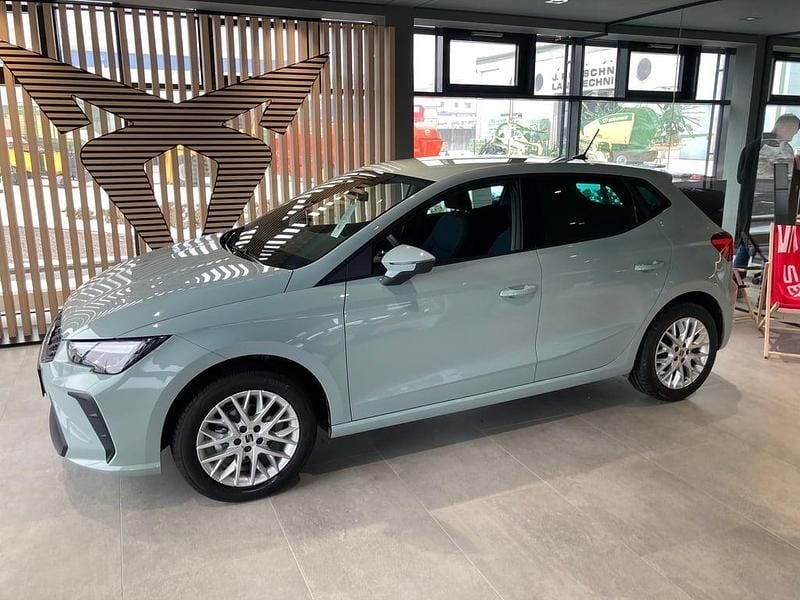 Neu Seat Ibiza Style 95 PS (69 kW) 2026 Hellgrau  metallic Kleinwagen