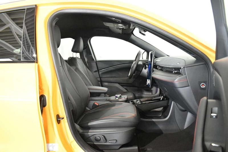 Gebraucht Ford Mustang Mach-E Standard Range 197 kW (269 PS) 2022 Orange SUV