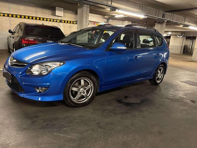 Blau Gebraucht 2010 Hyundai i30 Comfort Kombi | € 7.490 - Bild 1/4