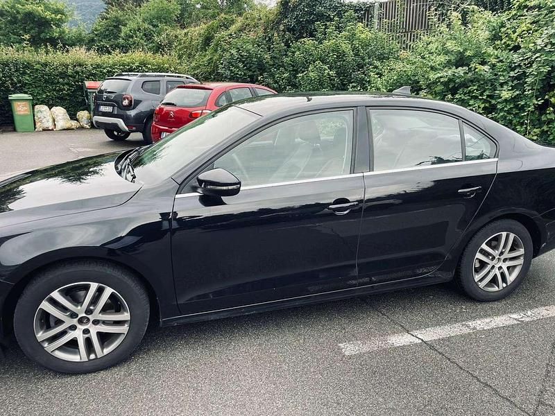 Gebraucht VW Jetta Comfortline 125 PS (91 kW) 2015 Schwarz Limousine