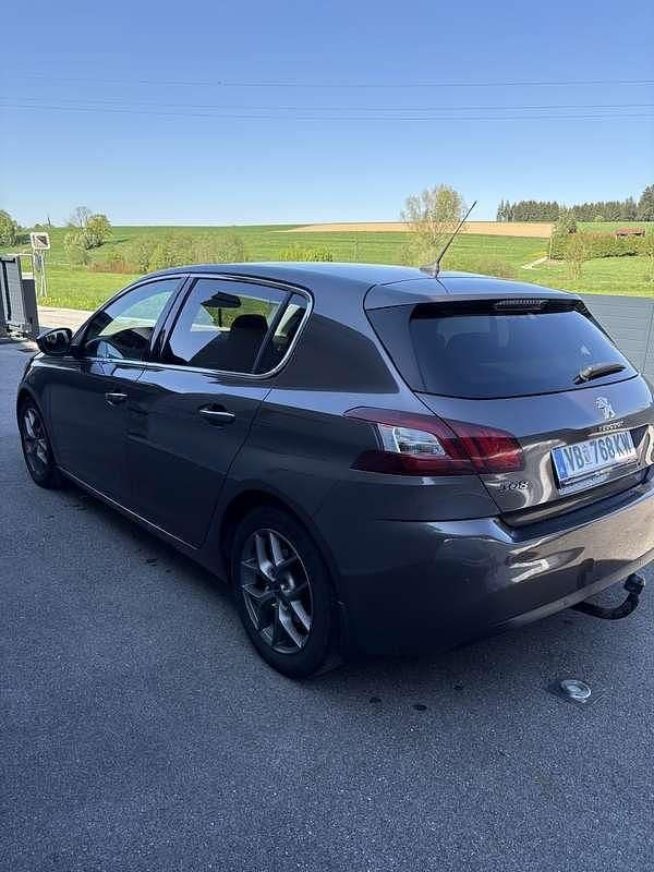 Gebraucht Peugeot 308 Allure 120 PS (88 kW) 2015 Silber Limousine