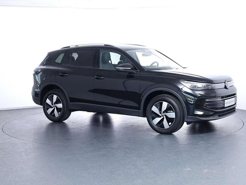 Neu VW Tiguan 193 PS (141 kW) 2025 Schwarz  metallic SUV