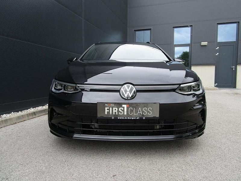 Gebraucht VW Golf VIII R-line 150 PS (110 kW) 2024 Schwarz  metallicperleffektno Kombi