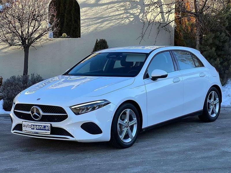 Gebraucht Mercedes A180 116 PS (85 kW) 2025 Weiß Kleinwagen