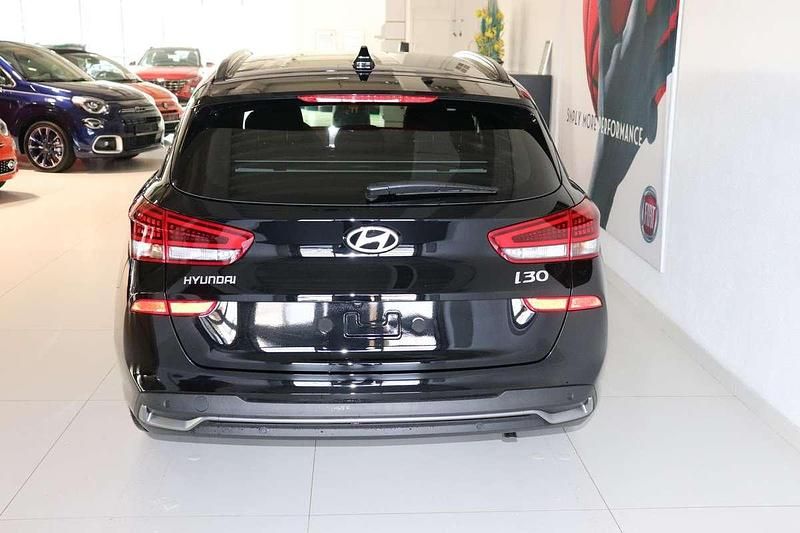 Gebraucht Hyundai i30 GO! 99 PS (72 kW) 2024 Schwarz Limousine