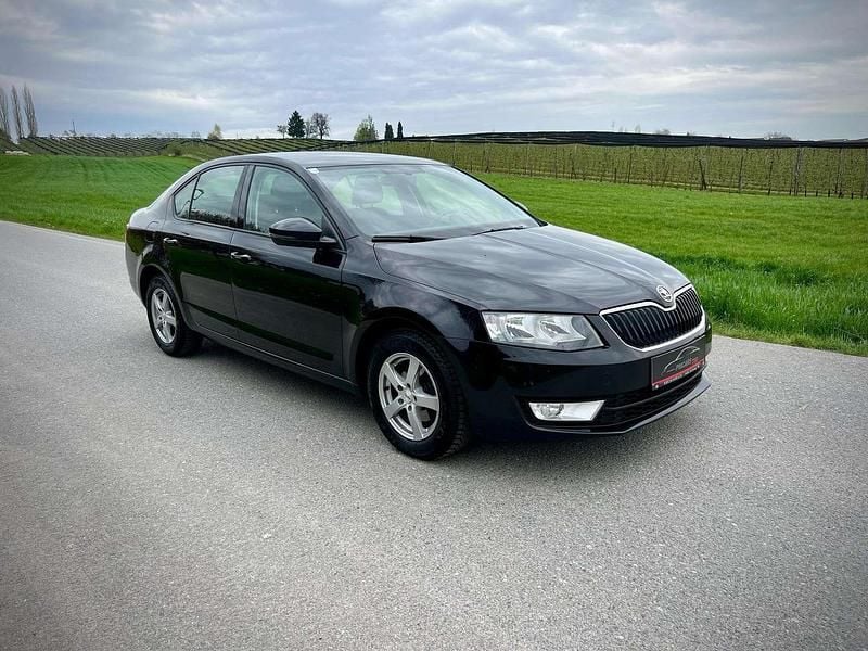 Schwarz Gebraucht 2017 Skoda Octavia Ambition Limousine | € 9.800 (Fairer Preis) - Bild 1/4