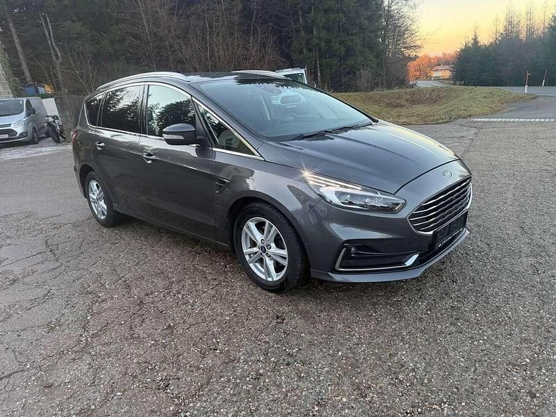 Gebraucht Ford S-MAX Titanium 150 PS (110 kW) 2022 Grau Van / Kleinbus