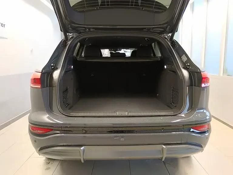 Gebraucht Audi Q6 e-tron Ambiente 284 kW (387 PS) 2025 Hellgrau  metallic SUV