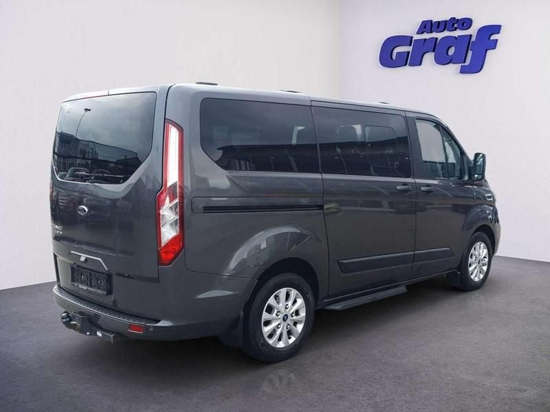 Gebraucht Ford Tourneo Trend 129 PS (94 kW) 2019 Grau Van / Kleinbus