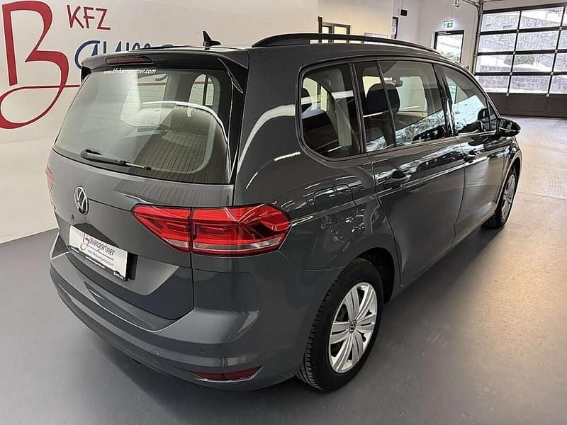 Gebraucht VW Touran 150 PS (110 kW) 2021 Grau Van / Kleinbus