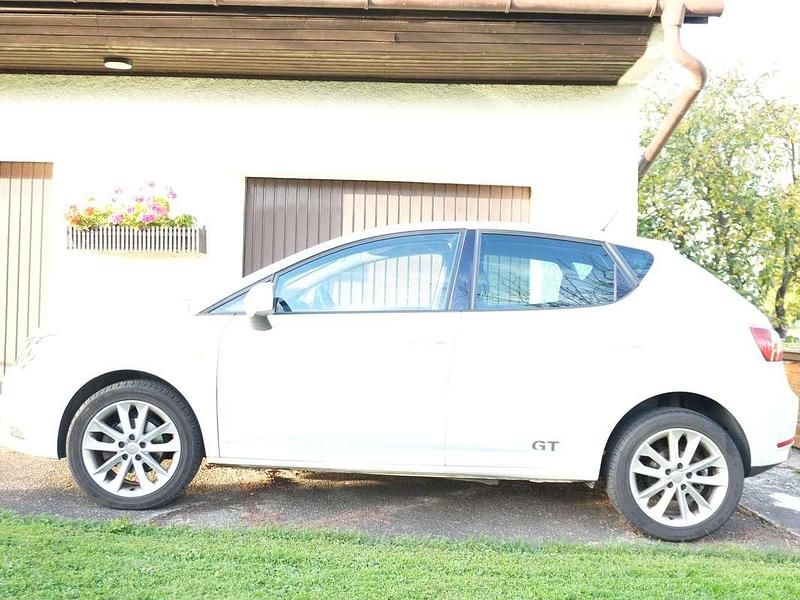 Weiß Gebraucht 2013 Seat Ibiza ST Kombi | € 6.290 (Fairer Preis) - Bild 1/4