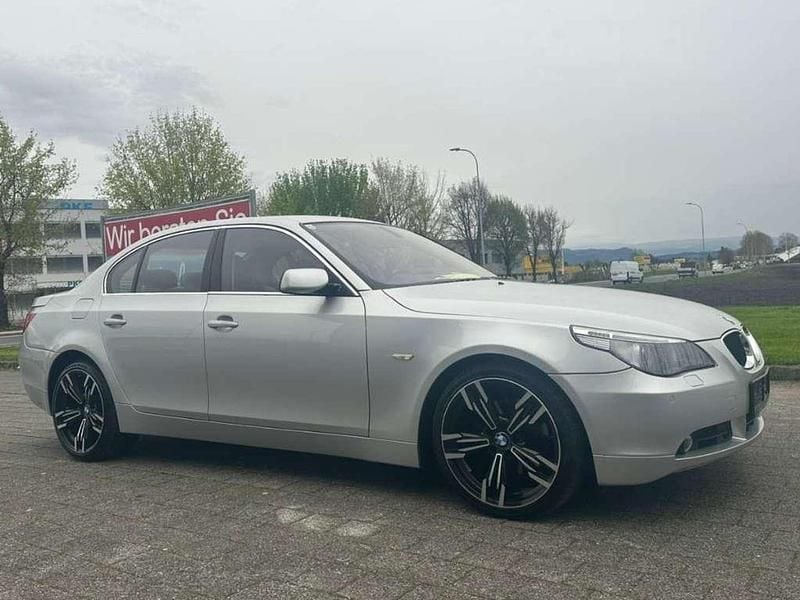 Silber Gebraucht 2005 BMW 530 Limousine | € 4.000 (Superpreis) - Bild 1/4