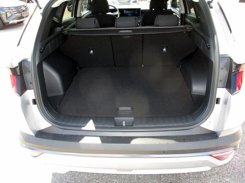 Gebraucht Hyundai Tucson 159 PS (116 kW) 2023 Shimmering silver SUV