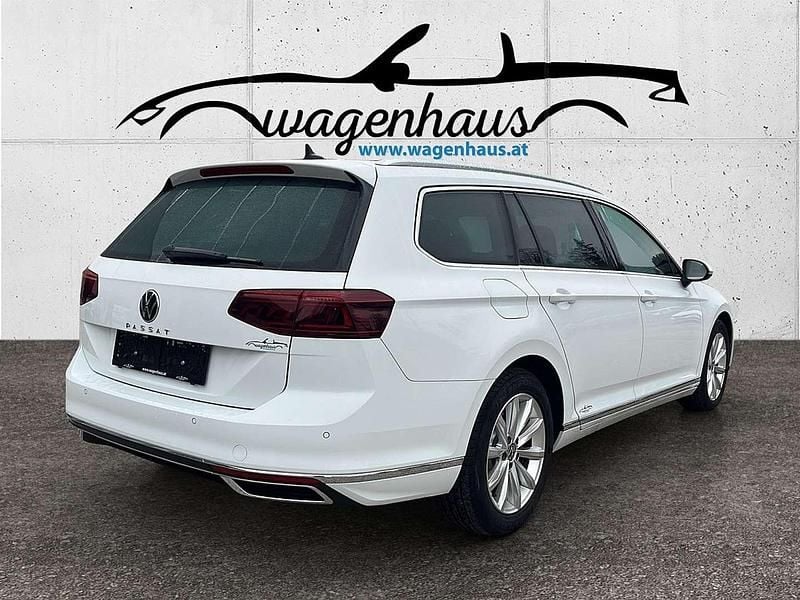 Gebraucht VW Passat Elegance 150 PS (110 kW) 2021 Weiß Kombi