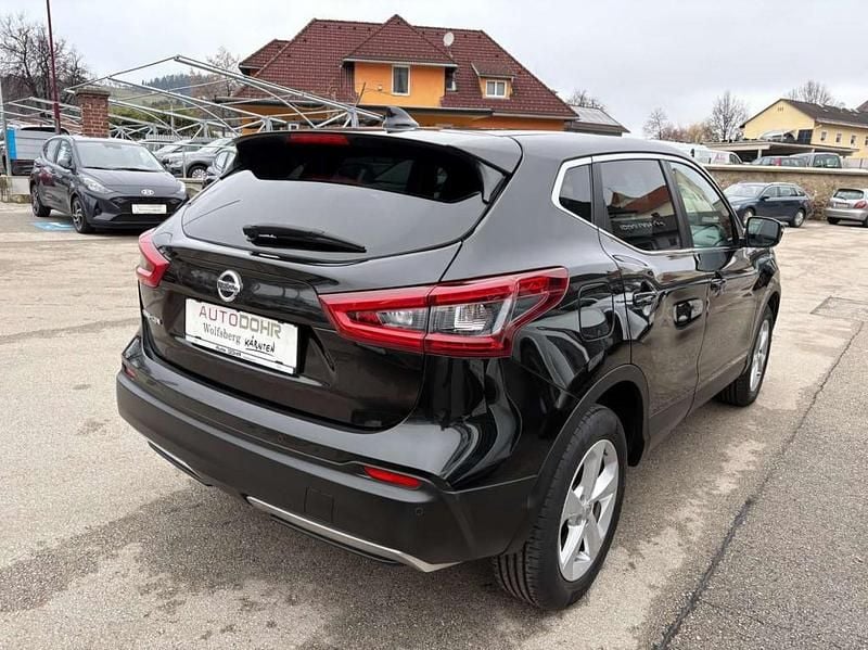 Gebraucht Nissan Qashqai Acenta 116 PS (85 kW) 2018 Schwarz SUV